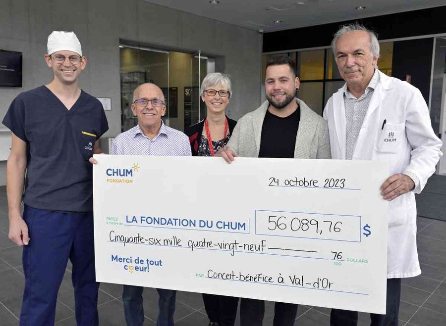 Un chèque remis au CHUM