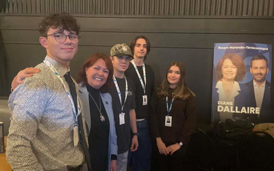 Diane Dallaire et étudiants | élections provinciales 2026