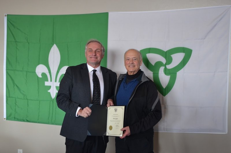 Le député John Vanthof et Denis Gagnon, bénévole de l&#x27;année