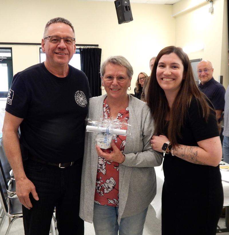 Denis Trudel, administrateur du CA de la Ressource, Suzane Plourde et Carolyne Labrecque, directrice adjointe de la Ressource
