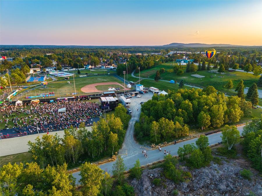 Vue aérienne parc Mouska_Louis Jalbert | Grand rassemblement familial | 100e anniversaire RN